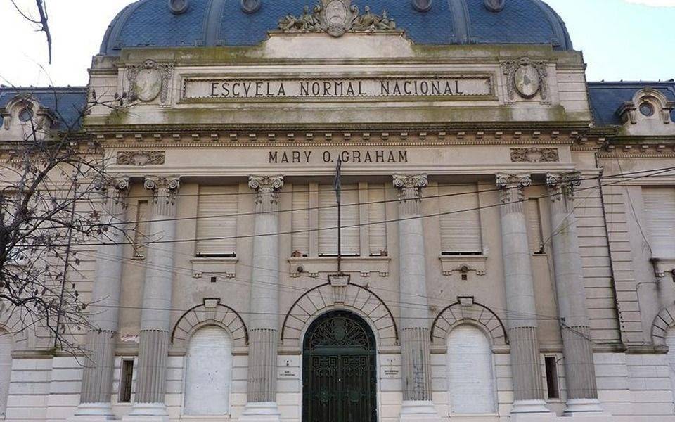 Padres del Normal 1 convocan a un “bocinazo” por el estado edilicio