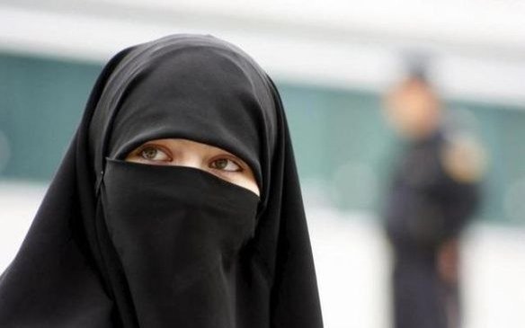 Suiza prohibirá que la gente se cubra la cara en lugares públicos