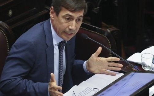 La oposición pide informes sobre extranjeros