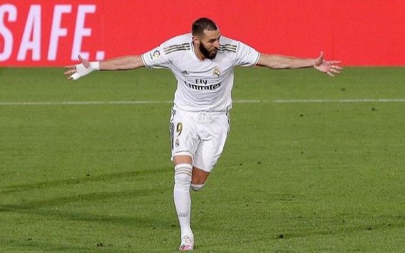Benzema le da vida a los merengues