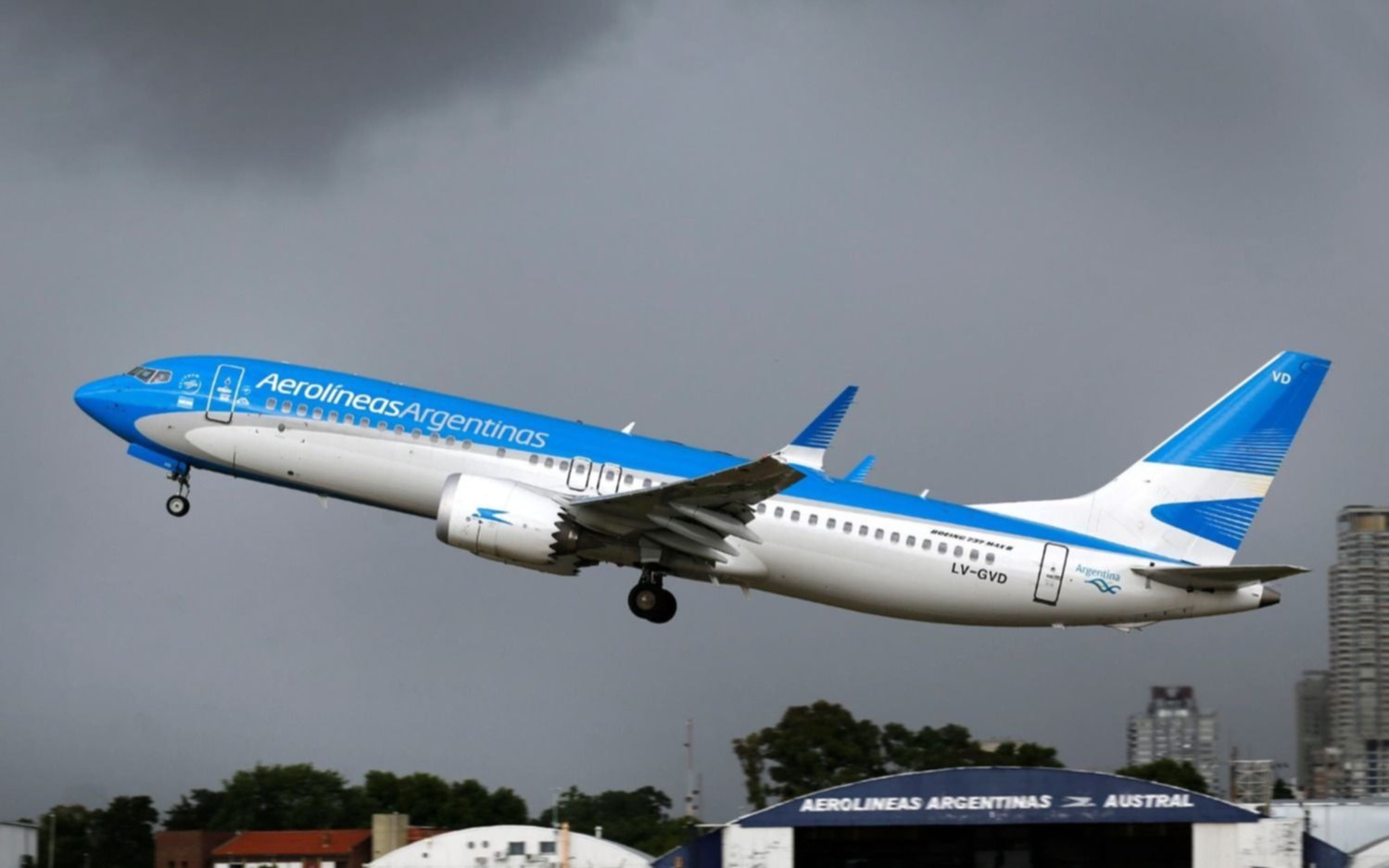 Evalúan más controles y restricciones para los viajes hacia el exterior
