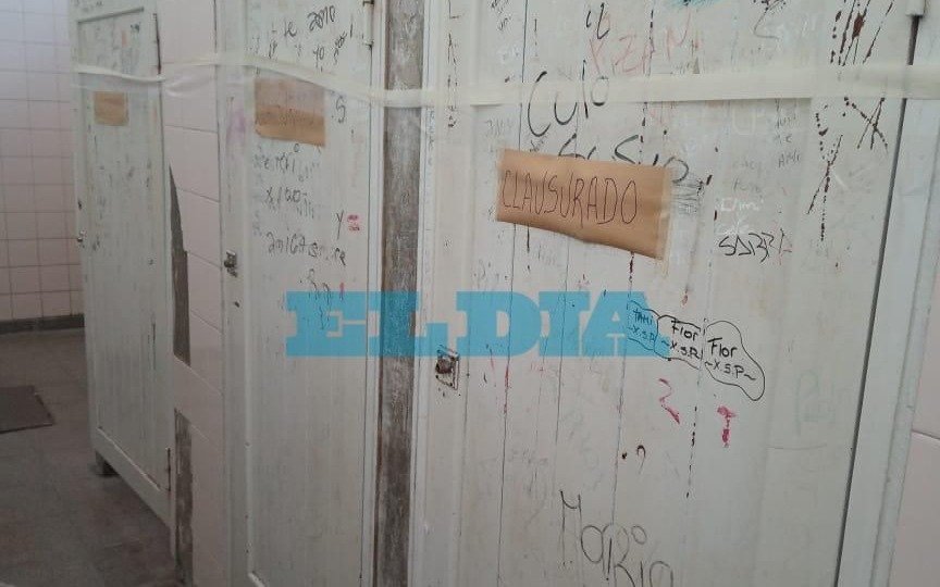 Por los baños, no hay clases presenciales en la Primaria 58
