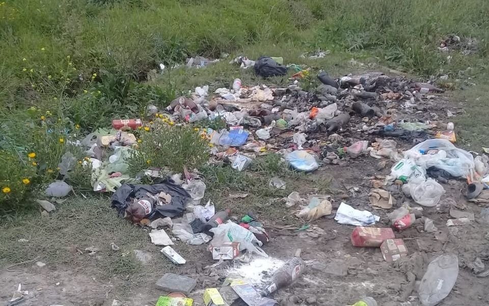 Reclamo por un basural y piden por un contenedor en la esquina de 525 y 161