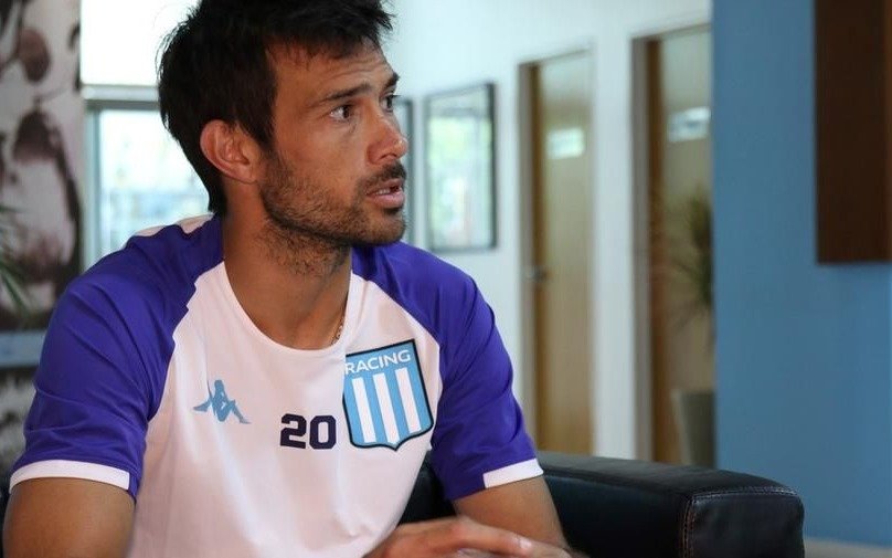Cvitanich entrenó y estaría en el banco