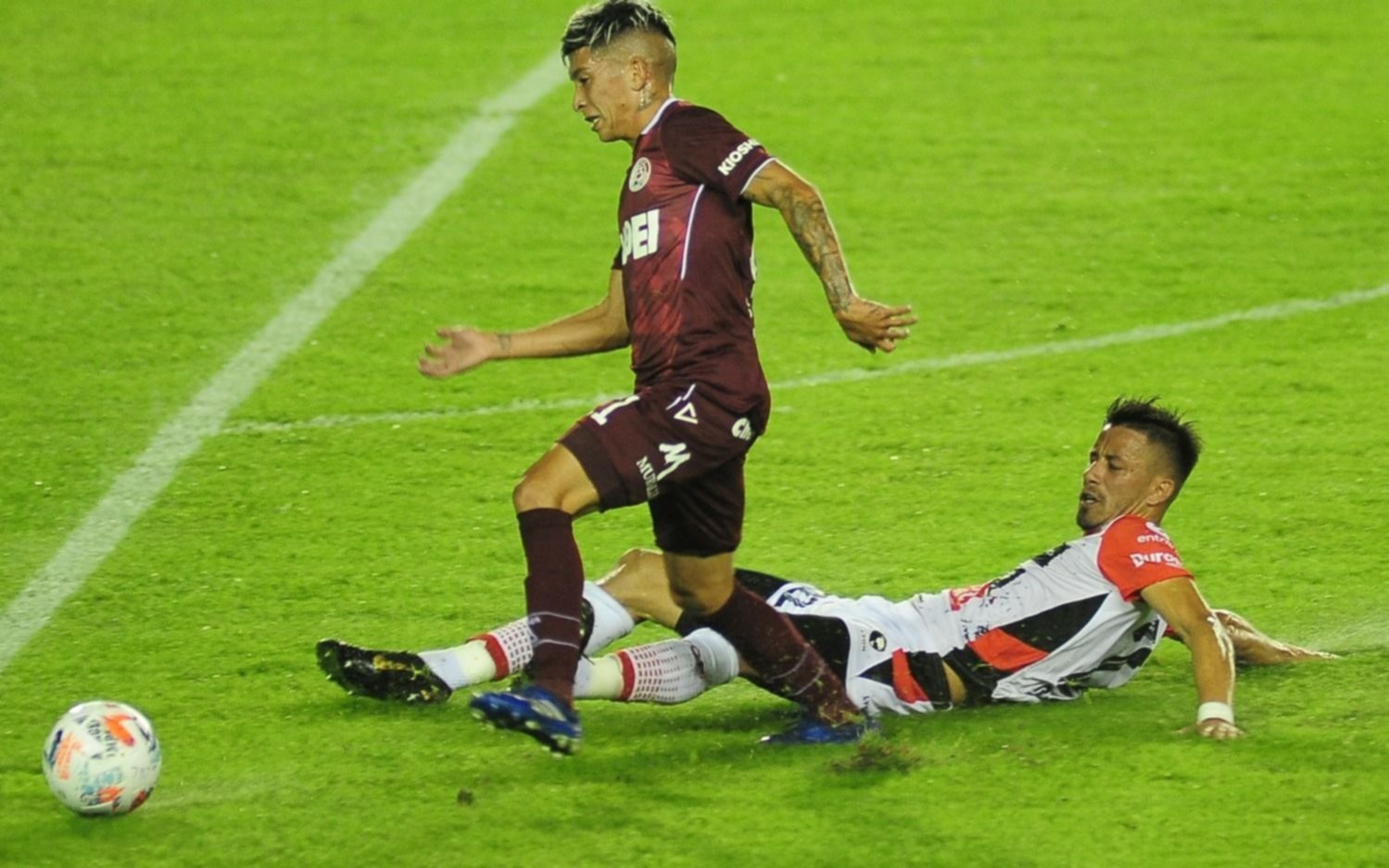 Lanús goleó a Patronato, que sigue sin poder sumar