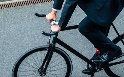 Fue a trabajar y le robaron la bici de la puerta del local