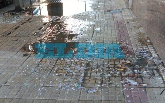Reclamos por cloacas desbordadas en la calle 28 entre 81 y 82
