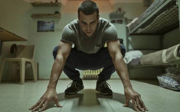 “El inocente”: un protagonista sexy, una historia adictiva y presencia argentina