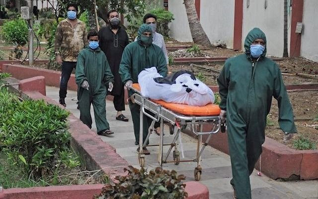 Récord de muertes en India entre denuncias y críticas por “genocidio”
