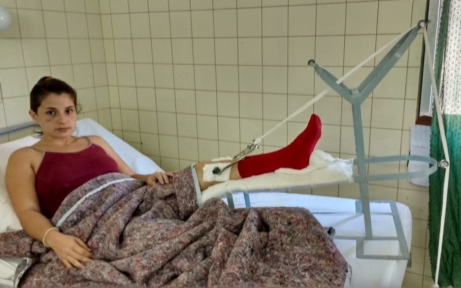 Gestionan un implante para una joven accidentada