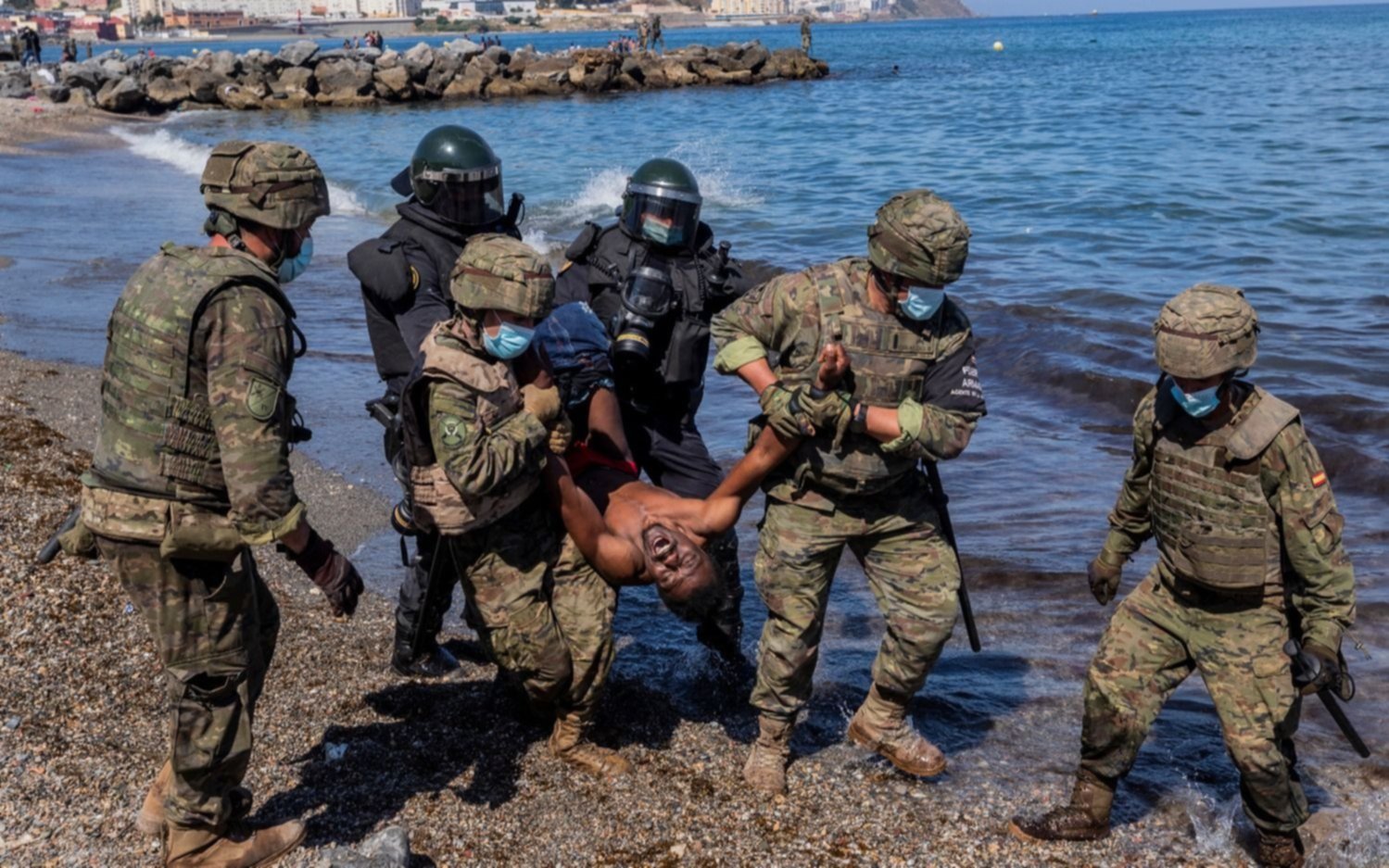 Una oleada migratoria desde África tiene en vilo a España