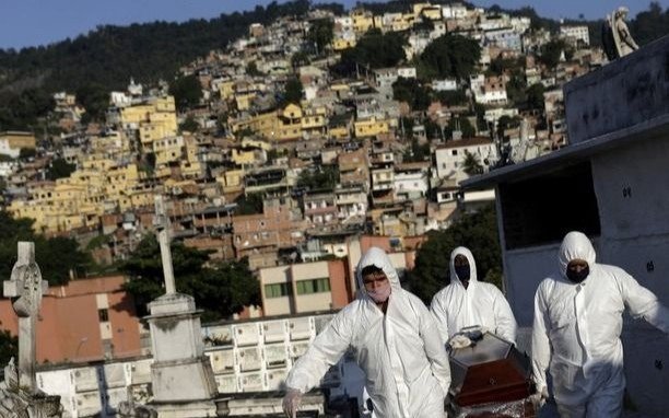 Afirman que llega la tercera ola a Brasil