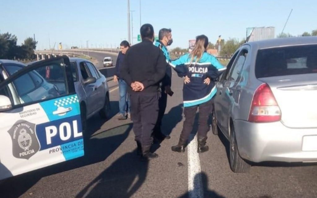 Ataque a piedrazos y enfrentamientos en la bajada de la Autopista