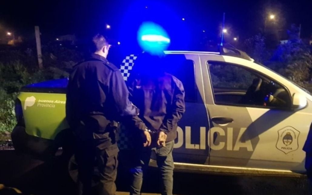 Tras un robo, incidentes en un operativo con detenidos