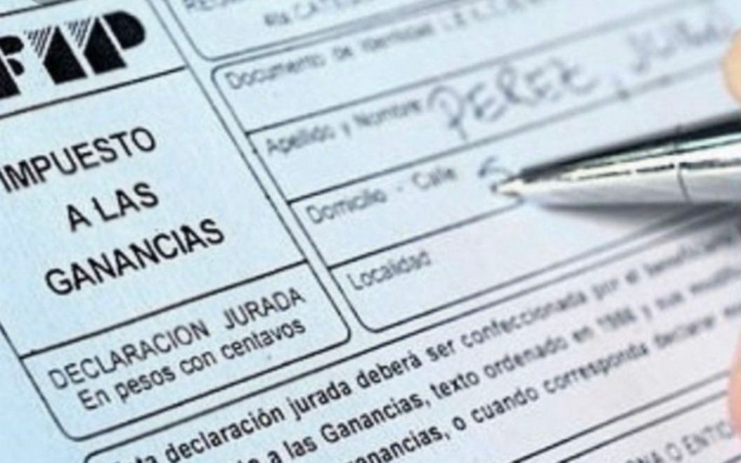 El piso de $150 mil de Ganancias, bajo presión