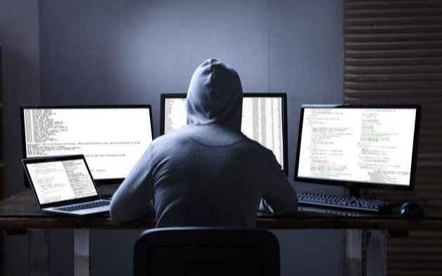 Allanan la casa de un presunto acosador virtual en Berisso