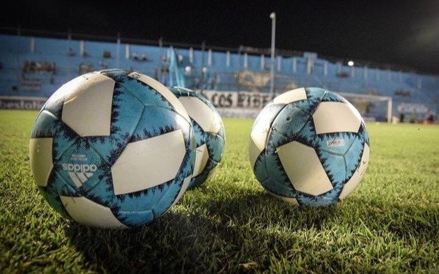 Vélez y Racing juegan con la cabeza puesta en la Copa