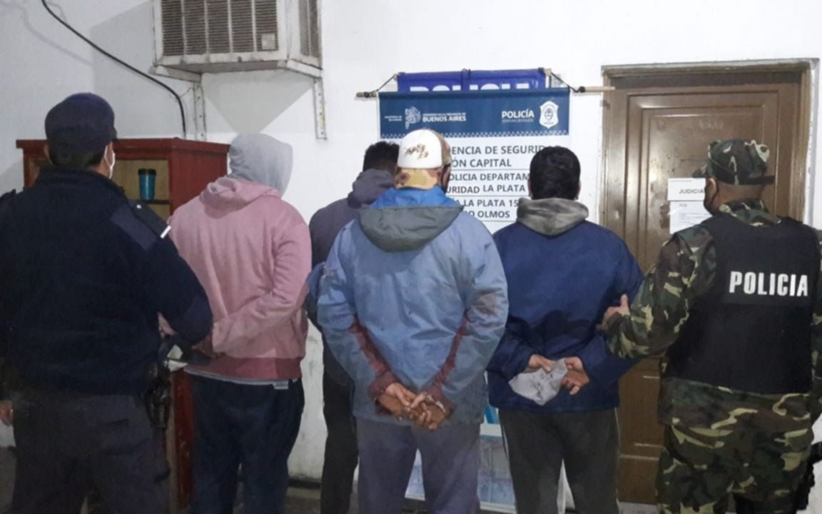 Salieron a cazar con galgos y los vieron: presos