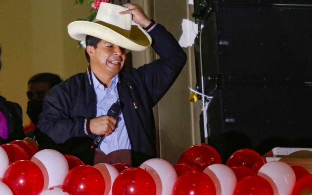 Castillo nombra un jefe de gabinete de línea dura en Perú