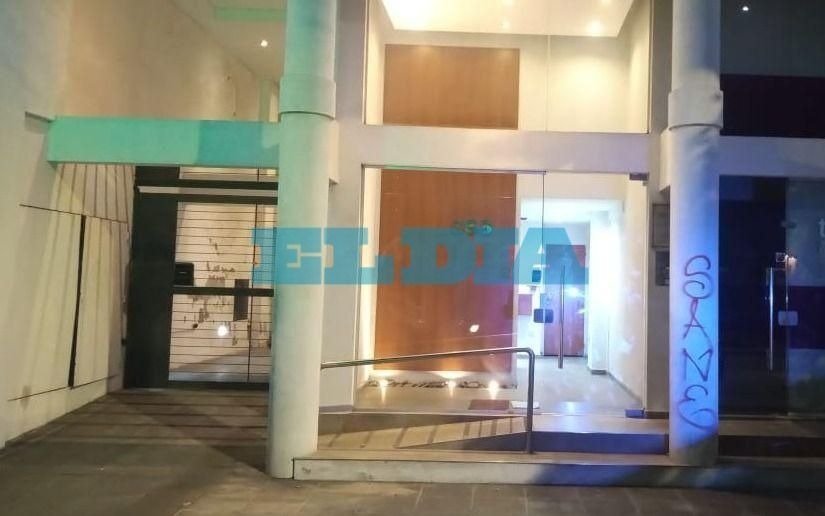 Sigue internado el joven que cayó de un noveno piso en el Centro