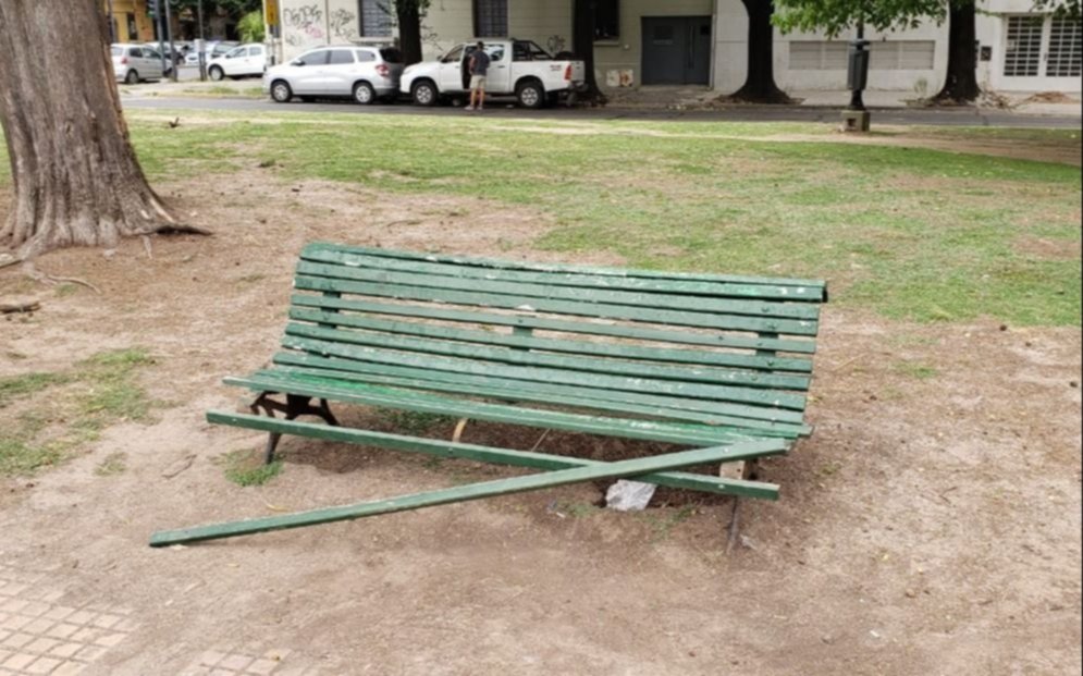 Los bancos de las plazas piden auxilio y encaran el recambio