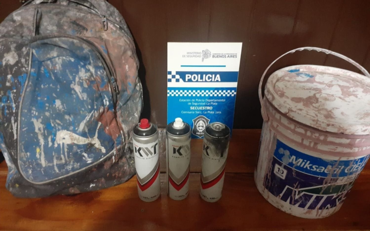 Vandalizaron un monumento y terminaron en la comisaría