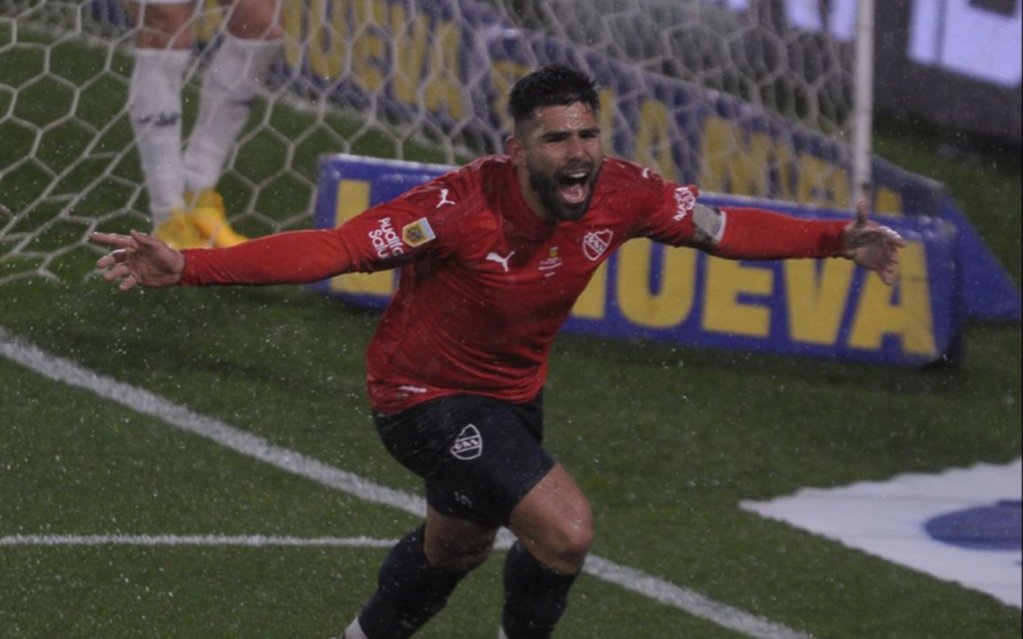 El Rojo se encendió para ganar el clásico y llegar a la punta