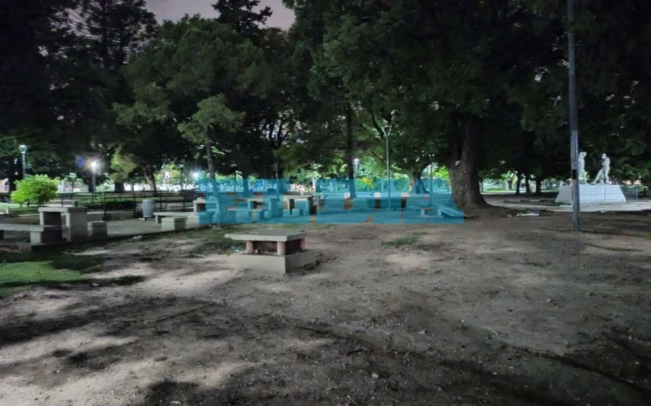 Insisten con el pedido de reparación de los bancos en la plaza San Martín