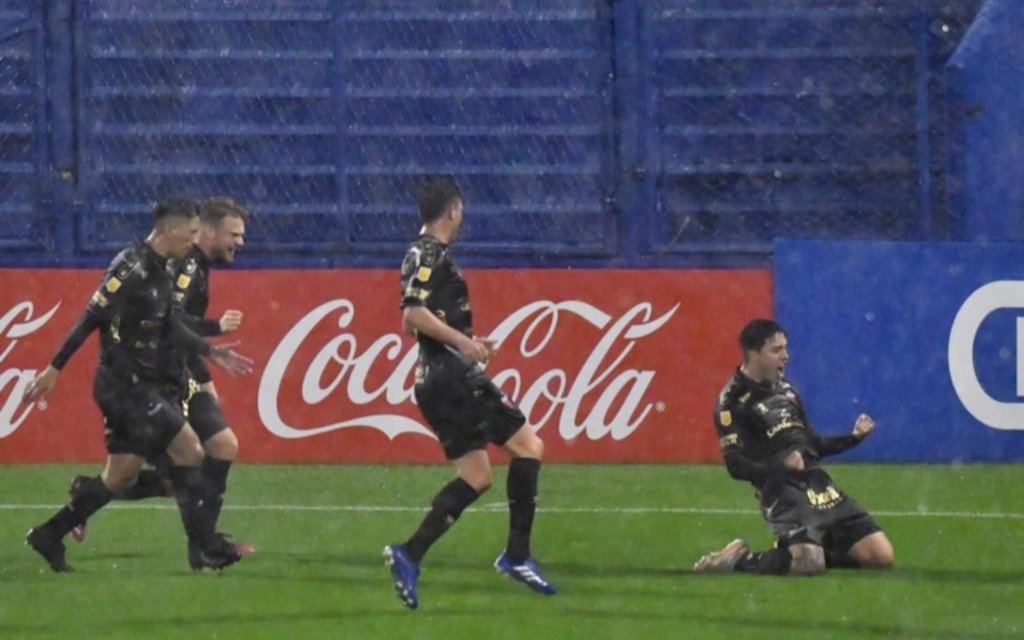 Colón entrenó “intranquilo” por presencia de los barras