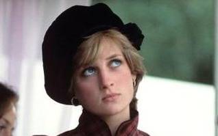 Un trozo de la torta de bodas de Lady Di, a 2.600 euros