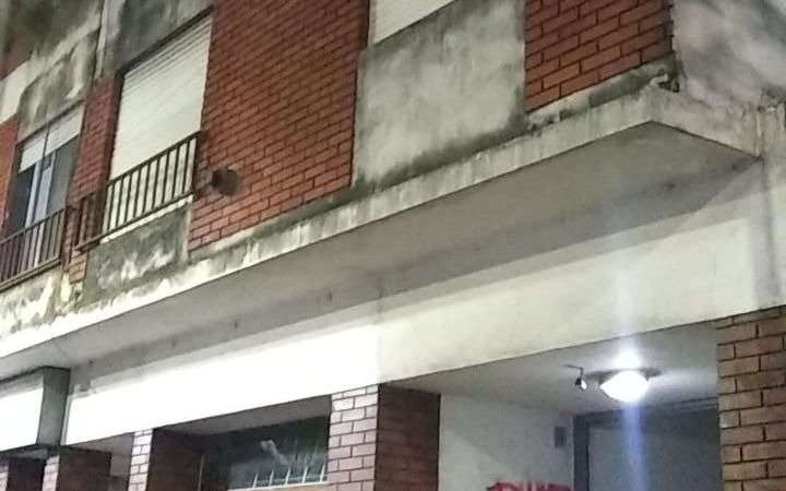 Una joven se desmayó en un incendio cercano a Plaza Rocha y la rescataron