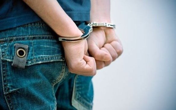Vigilaban en Parque Saavedra y detectaron un “pasamanos” de marihuana