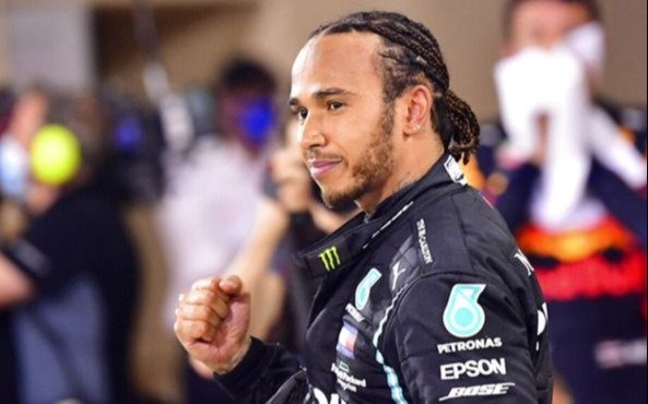 Hamilton primero a la hora de criticar: “una gran farsa”