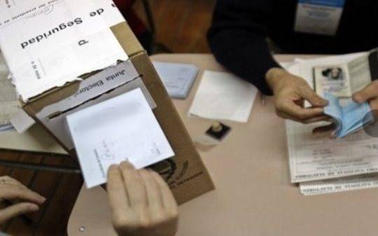 Once sondeos con resultados disímiles