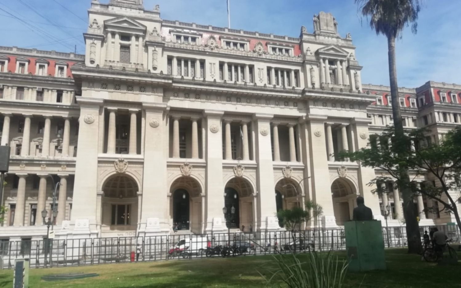 Avalan cobro de tasa municipal a una petrolera