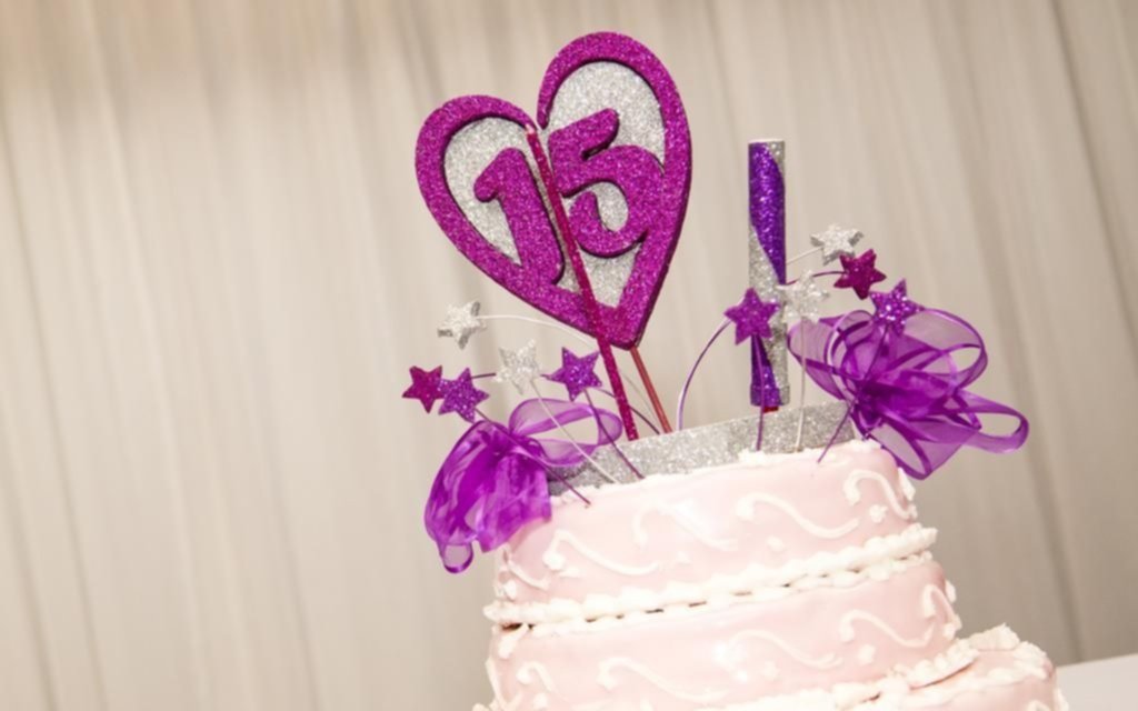 Movida para celebrar los 15 años de 15 niñas de zonas carenciadas