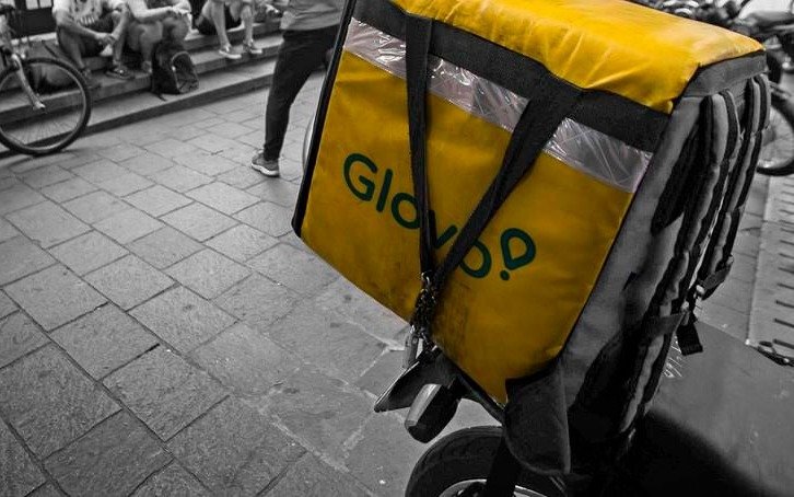 La Justicia platense avala una millonaria multa a la empresa de delivery “Glovo”
