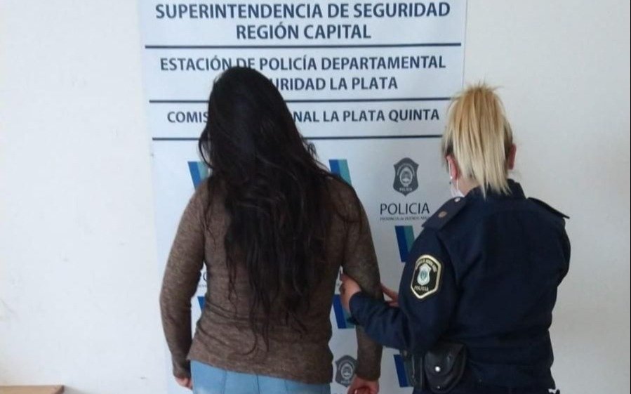 Atacó a su esposo con una tijera, la detuvieron y dijo que fue para “defenderse”