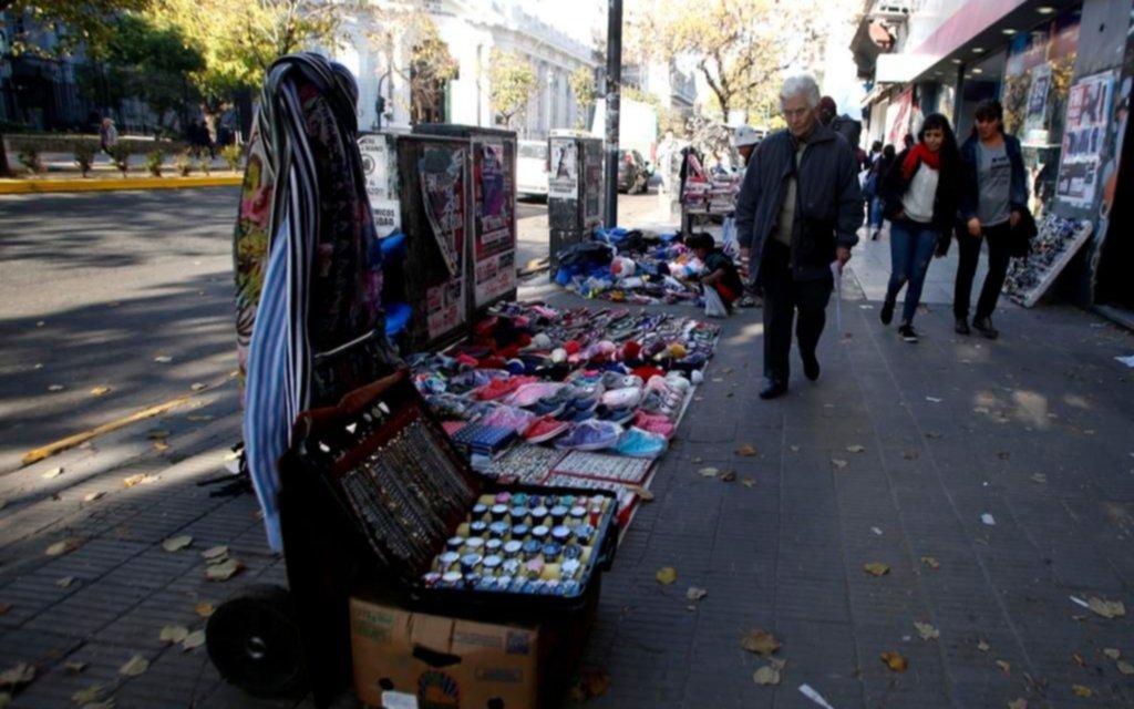 Sigue la luz verde para el flagelo de la venta ambulante en la Ciudad