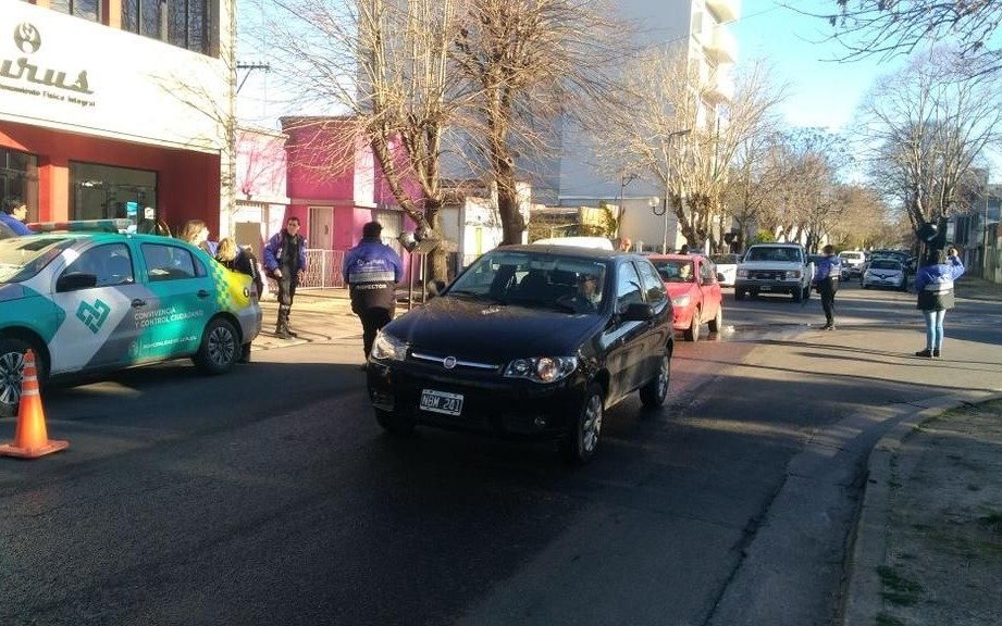 Reclaman controles de velocidad para la zona de la plaza de 25 y 60