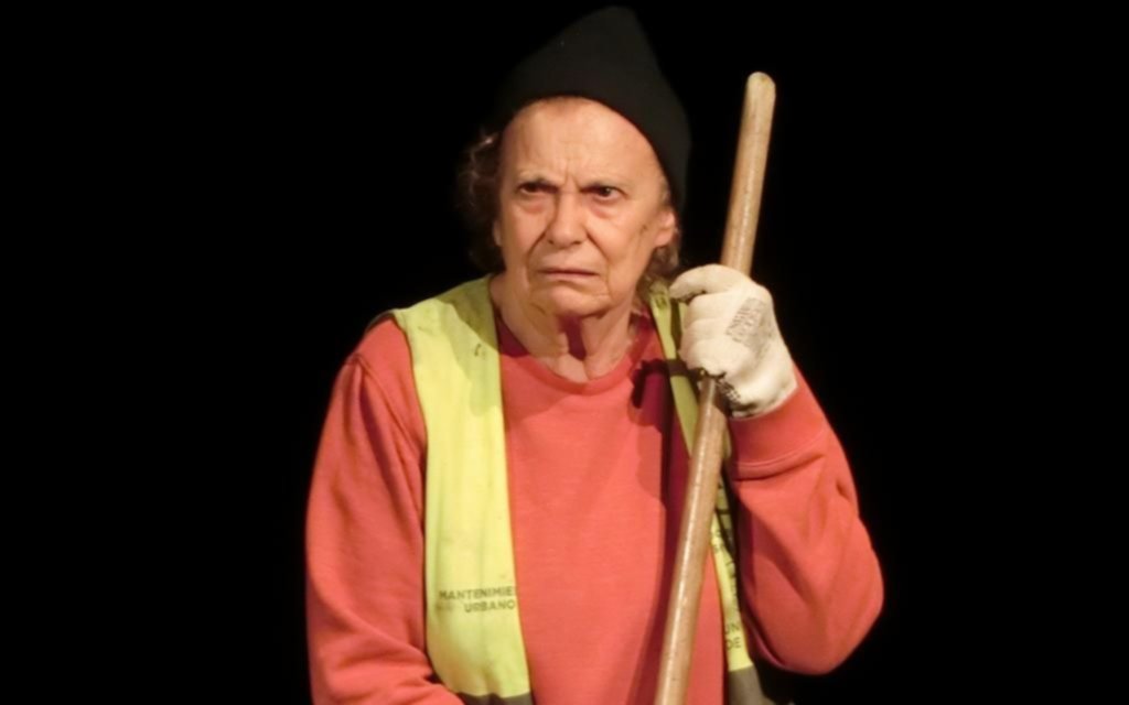Vuelve la señora que barre