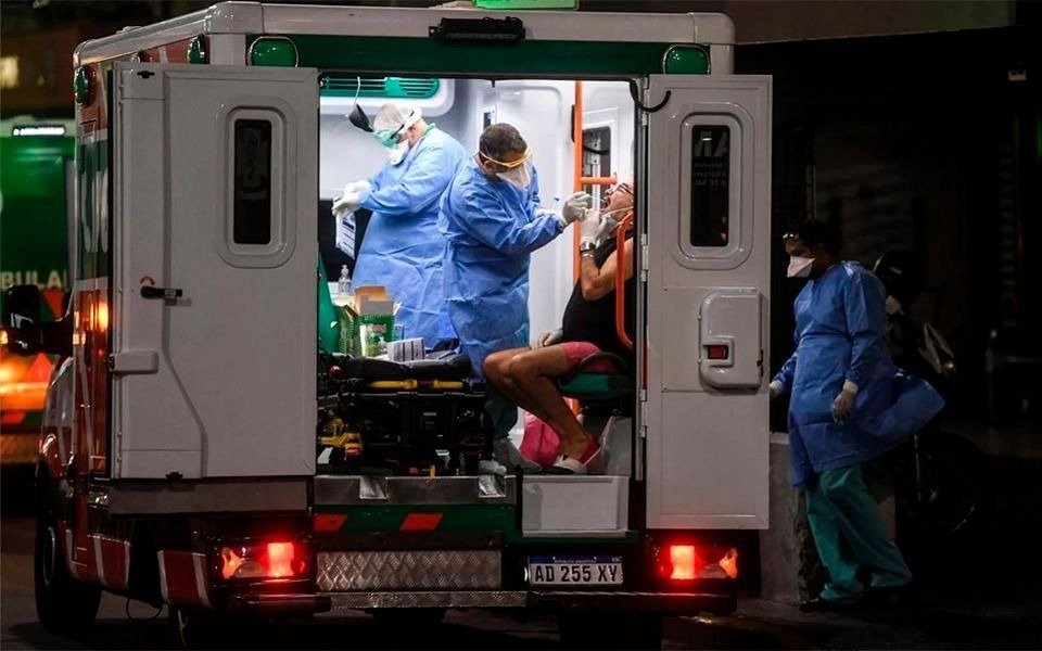 Reportaron 22 muertes y 1.349 casos de Covid ayer en el país