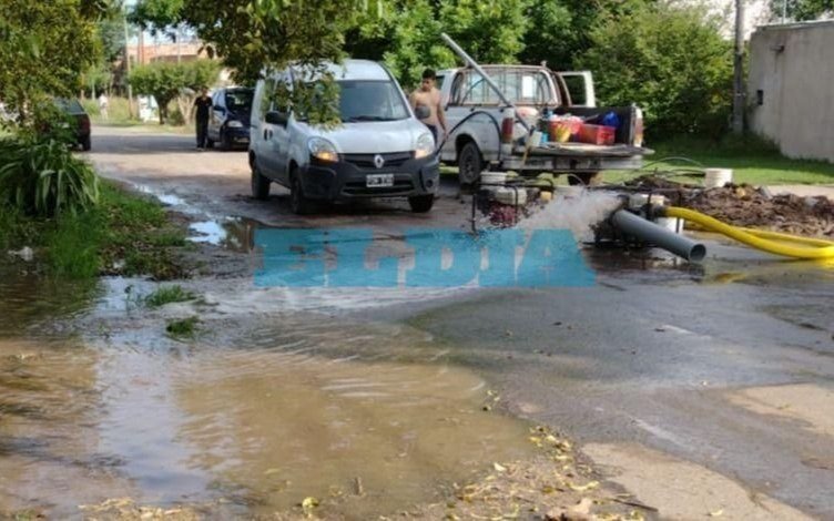 Un caño roto inundó 26, 81 y 82