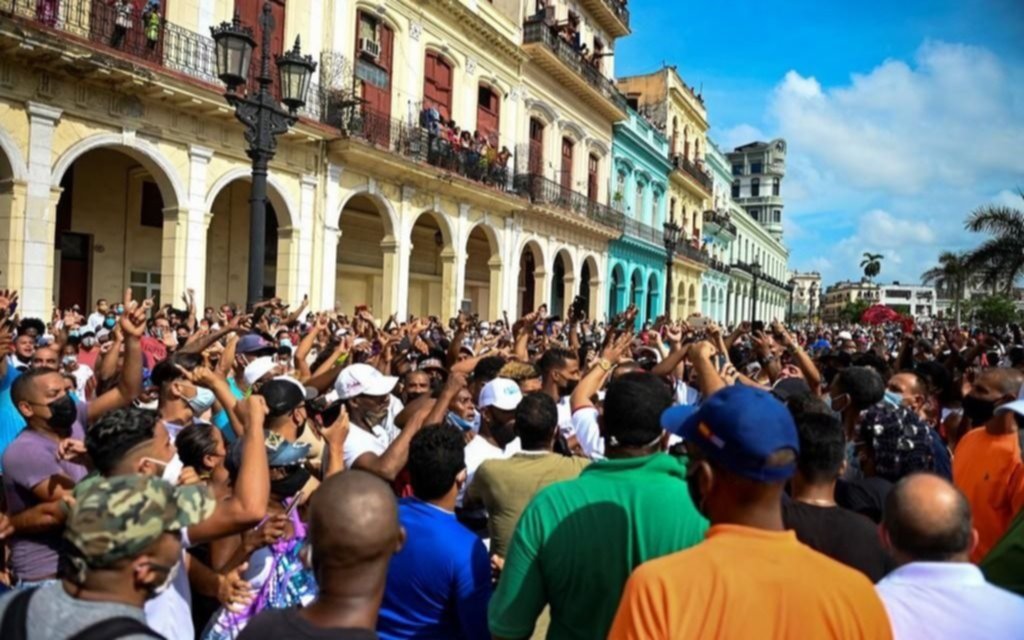 Llegó a España el líder de las protestas en Cuba