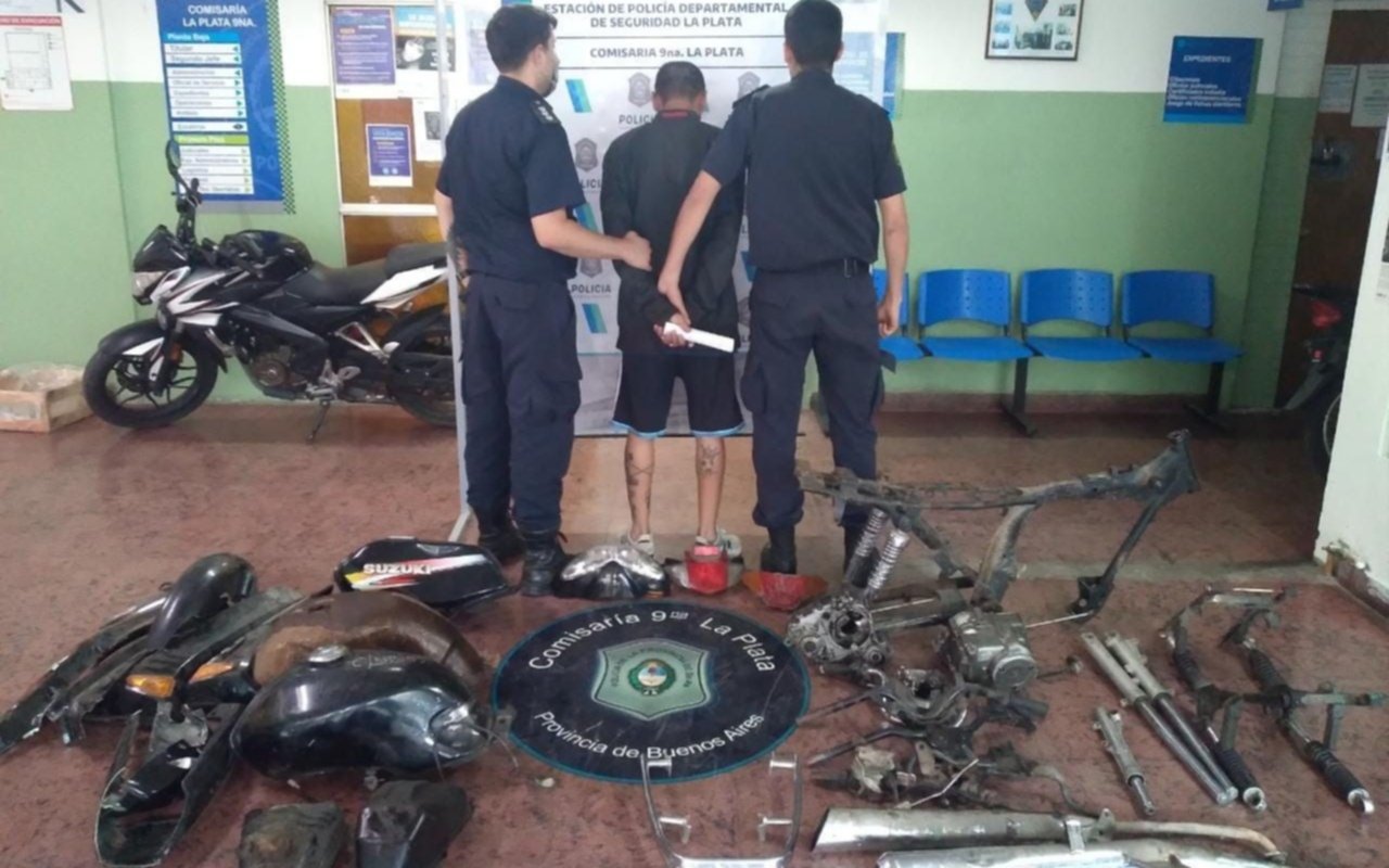 Por robo de motos, allanan taller en Villa Elvira