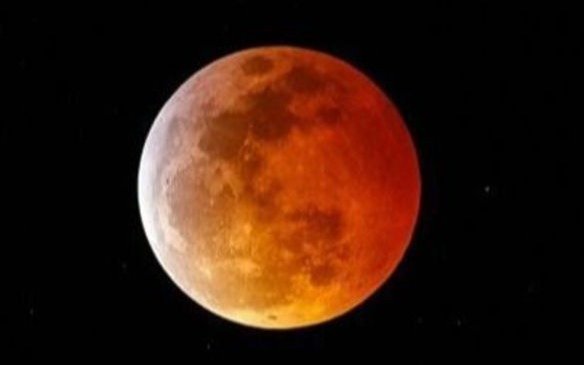 La Luna da su último show del año en madrugada