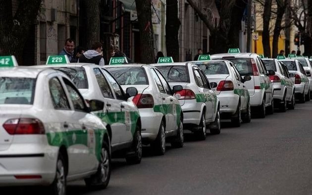 Taxis: se viene el aumento y la tarifa nocturna
