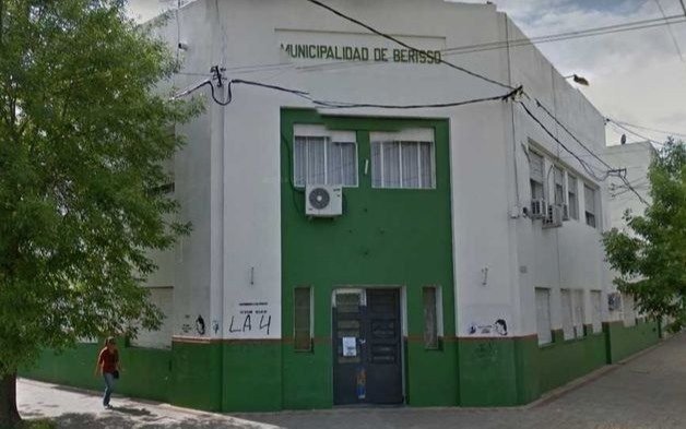 Protesta y denuncia de cesantías de trabajadores municipales en Berisso