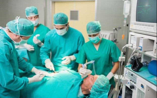 Logran el primer trasplante de hígado por metástasis hepáticas de colon