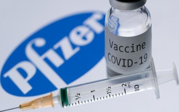 Pfizer probará una tercera dosis para menores de 5